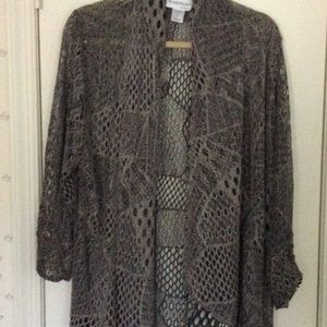 NorthStyle netted cape drape in black and taupe 1X